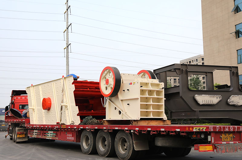 成套煤矸石破碎機(jī)發(fā)貨現(xiàn)場 成套煤矸石破碎機(jī)發(fā)貨現(xiàn)場