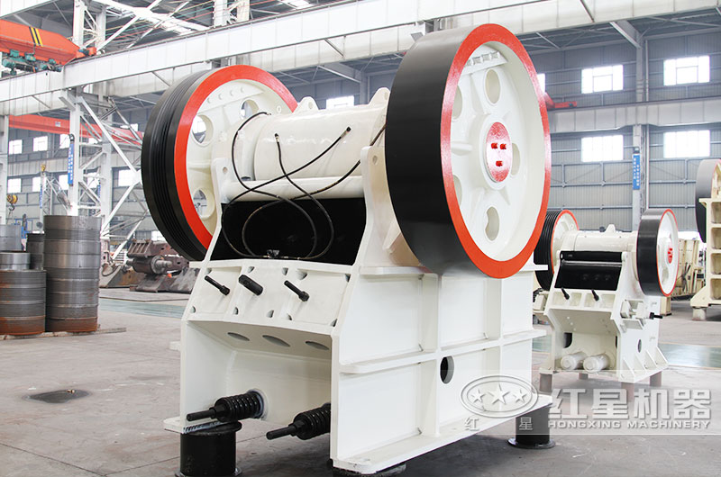 歐版顎式破碎機(jī)，粗碎破碎比大