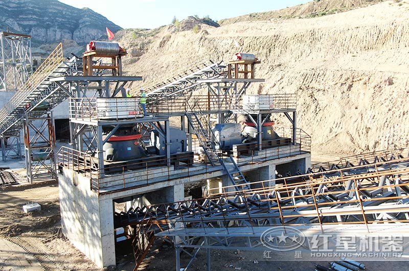 大型石頭粉碎現場圖片 大型石頭粉碎現場圖片