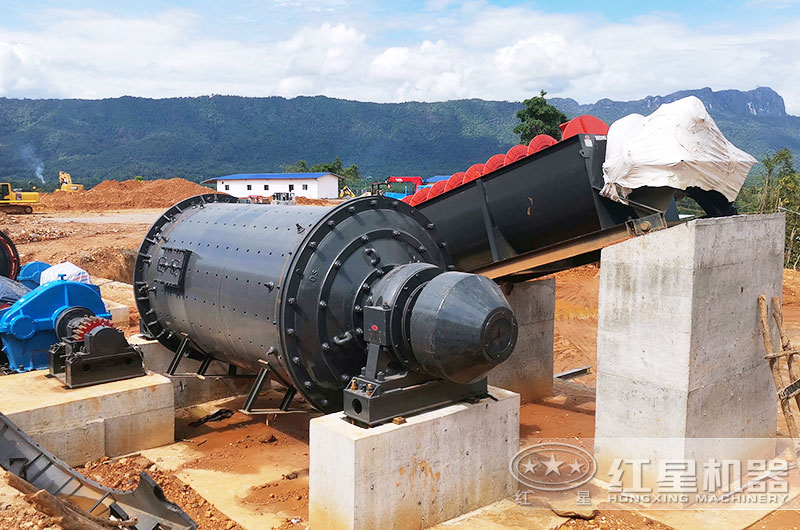 大型球磨機工作現場圖片