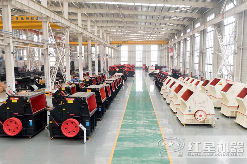 展區整齊排列的石頭粉碎機 展區整齊排列的石頭粉碎機