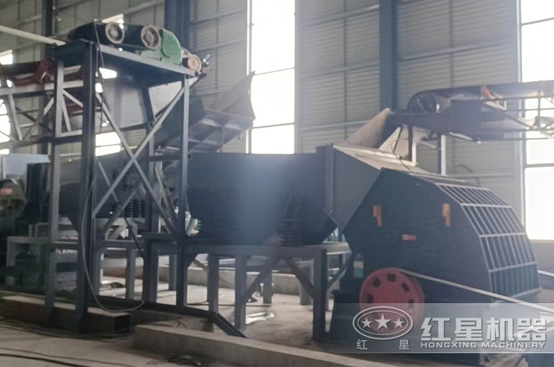 錘式破碎機(jī)現(xiàn)場
